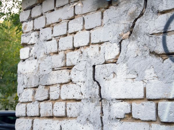 Cracked Brick Wall Repair in Camarillo